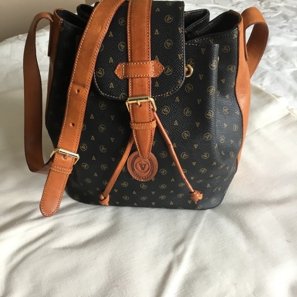 Beautiful Valleverde Shoulder/Crossbody Drawstring Leather Bag - Picture 1 of 10